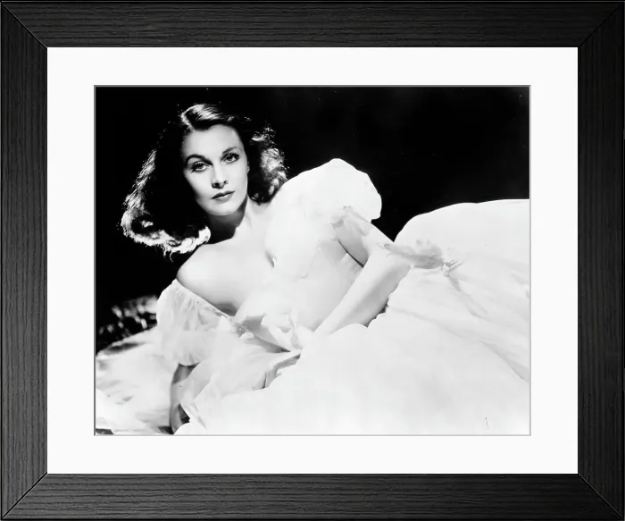 Framed Print : Vivien Leigh In Waterloo Bridge Framed Print : Vivien Leigh In Waterloo Bridge