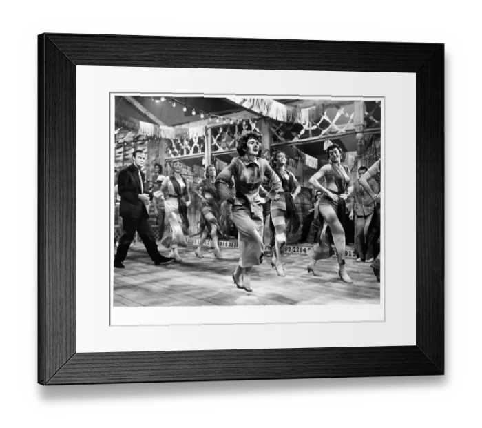 Framed Print : Marlon Brando And Jean Simmons In Guy And Dolls Framed Print : Marlon Brando And Jean Simmons In Guy And Dolls