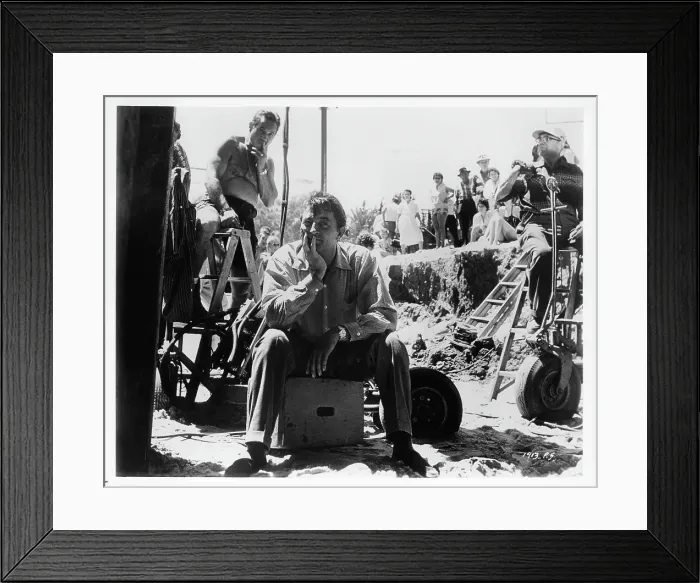 Framed Print : Robert Mitchum In Heaven Knows, Mr. Allison