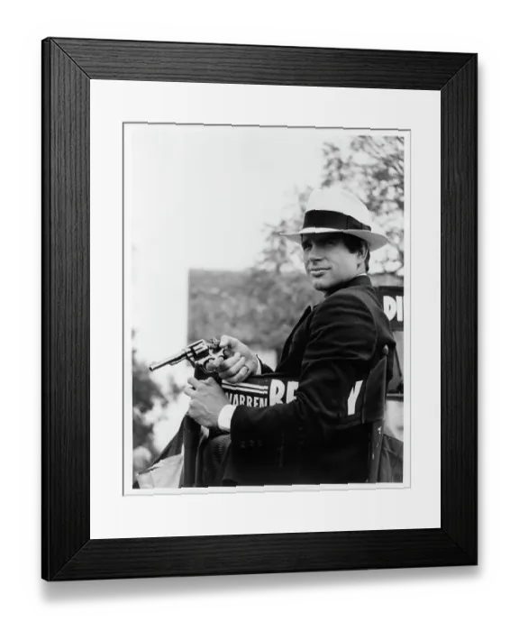 Framed Print : Warren Beatty In Bonnie And Clyde Framed Print : Warren Beatty In Bonnie And Clyde