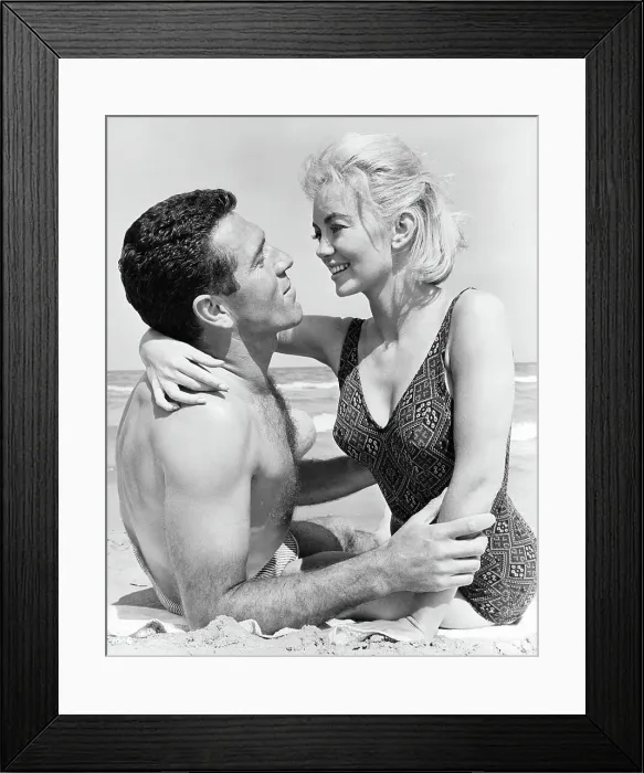 Framed Print : Kieron Moore And Dana Andrews In Crack In The World Framed Print : Kieron Moore And Dana Andrews In Crack In The World