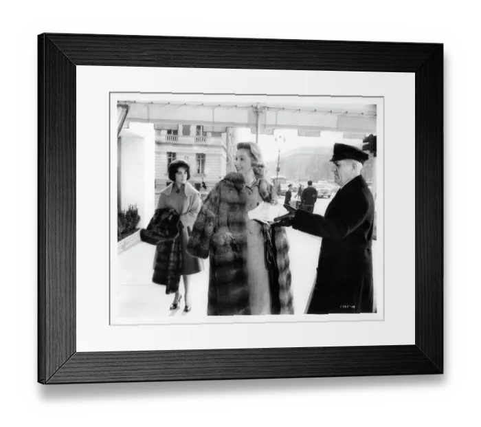Framed Print : Elizabeth Taylor And Dina Merrill In Butterfield 8 Framed Print : Elizabeth Taylor And Dina Merrill In Butterfield 8