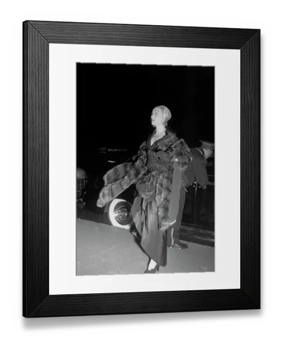 Framed Print : Marlene Dietrich Framed Print : Marlene Dietrich