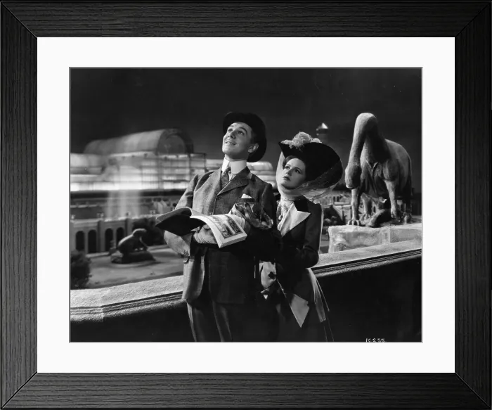 Framed Print : Kipps. circa 1941: Michael Redgrave (1908 - 1985) and Phyllis Calvert Framed Print : Kipps. circa 1941: Michael Redgrave (1908 - 1985) and Phyllis Calvert
