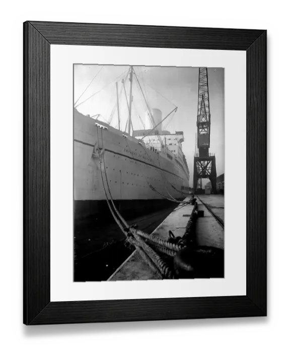 Framed Print : Empress Liner Framed Print : Empress Liner