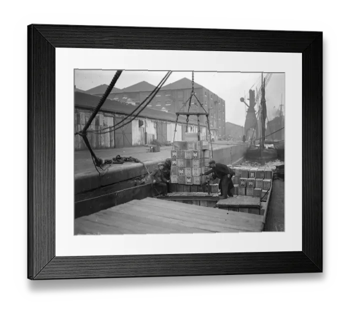 Framed Print : St Catherines Dock Framed Print : St Catherines Dock