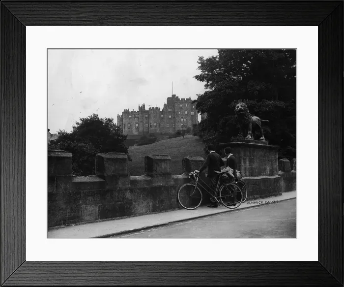 Framed Print : Alnwick Castle Framed Print : Alnwick Castle