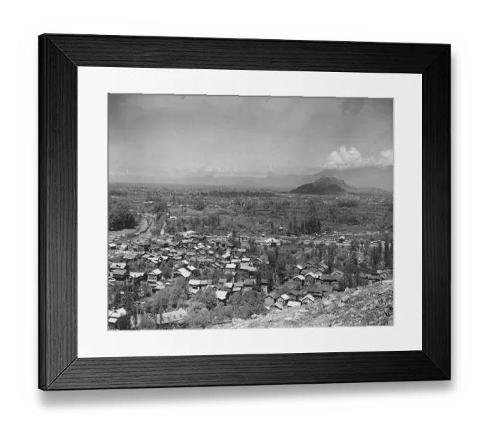 Framed Print : Srinagar. 1934: A general view of Srinagar in Kashmir. (Photo by Fox Photos / Getty Images) Framed Print : Srinagar. 1934: A general view of Srinagar in Kashmir. (Photo by Fox Photos / Getty Images)