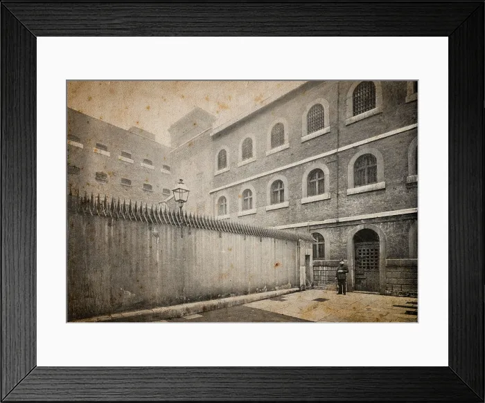Framed Print : Antique London's photographs: Newgate, Central Courtyard Framed Print : Antique London's photographs: Newgate, Central Courtyard