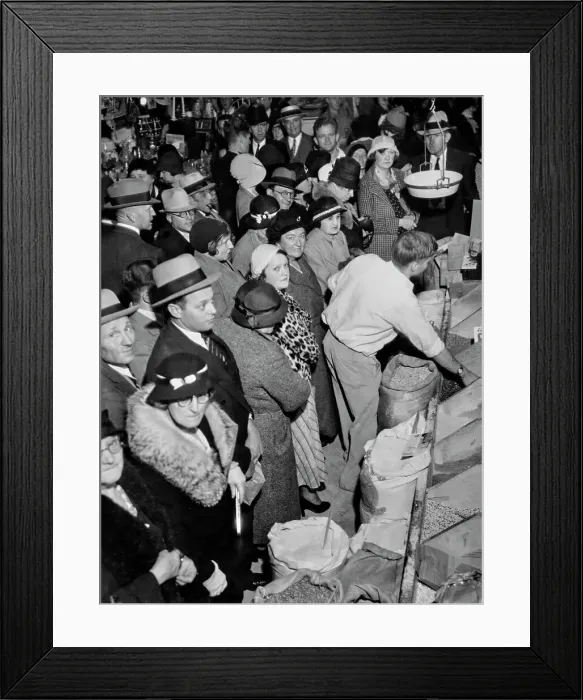 Framed Print : Shoppers In San Francisco Framed Print : Shoppers In San Francisco
