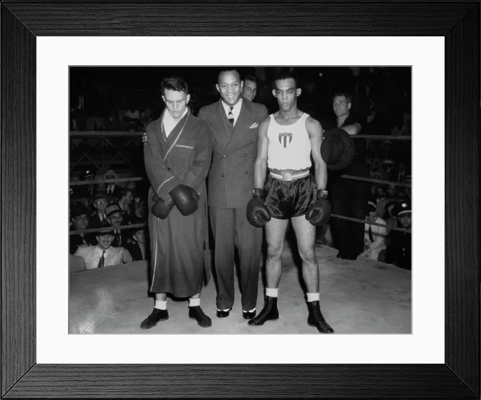 Framed Print : Jesse Owens With Boxers