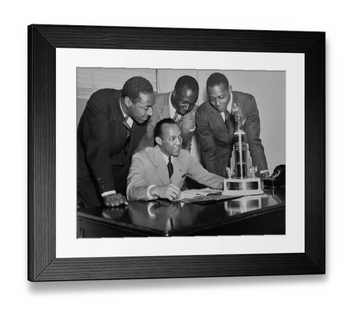 Framed Print : Jesse Owens, John Borican, Jerome Holland, Barney Ewell Framed Print : Jesse Owens, John Borican, Jerome Holland, Barney Ewell