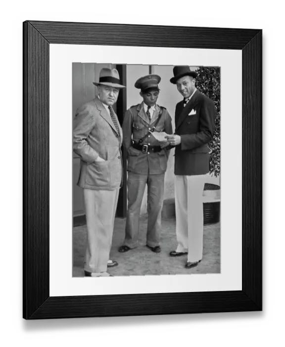 Framed Print : Jesse Owens In Cuba