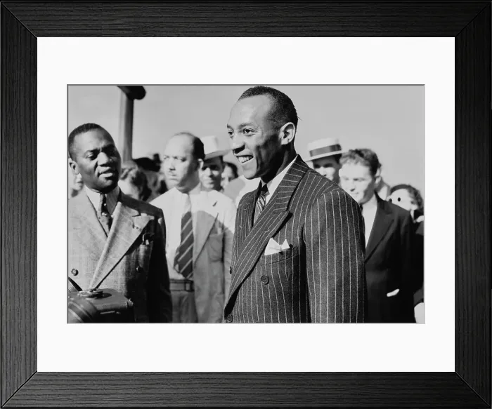 Framed Print : Jesse Owens Framed Print : Jesse Owens