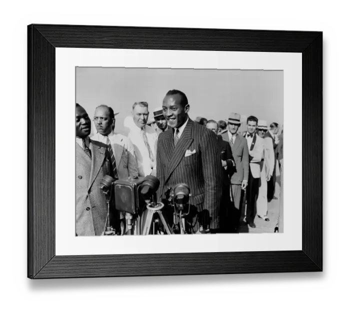 Framed Print : Jesse Owens Framed Print : Jesse Owens