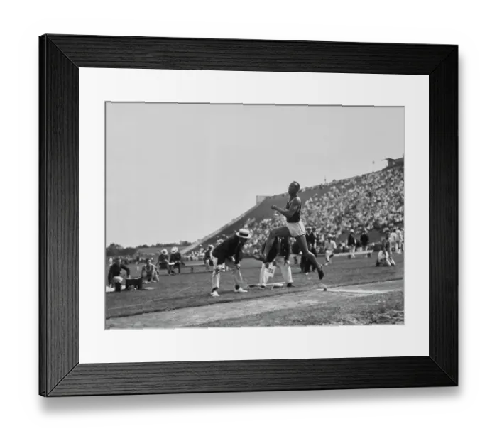 Framed Print : Jesse Owens Framed Print : Jesse Owens