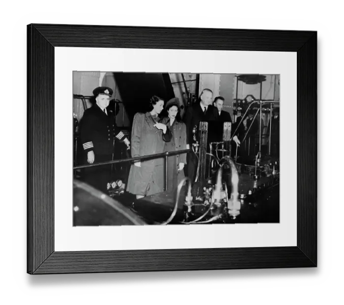 Framed Print : Royals Aboard The Queen Elizabeth Framed Print : Royals Aboard The Queen Elizabeth