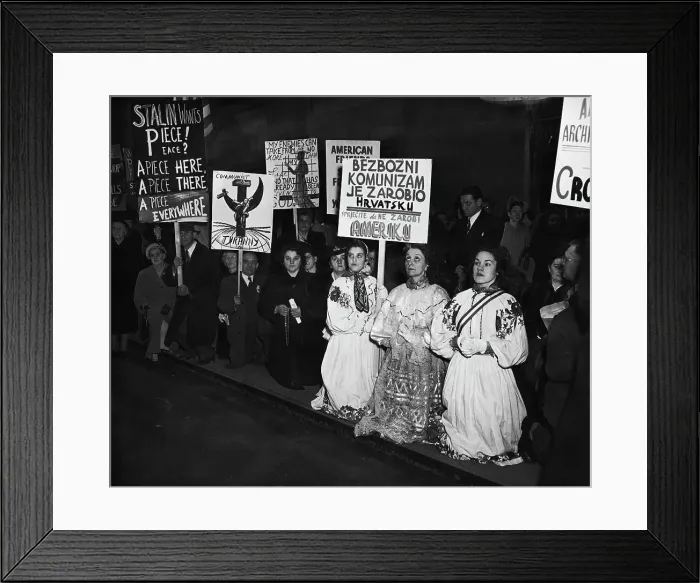 Framed Print : Croatian Protesters