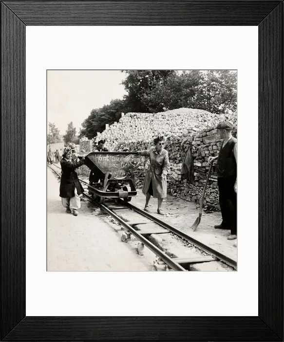 Framed Print : Women On Berlin Construction Site Framed Print : Women On Berlin Construction Site