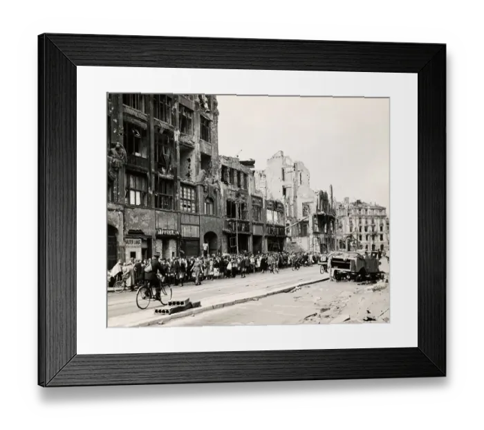 Framed Print : Berlin Bus Queue Framed Print : Berlin Bus Queue