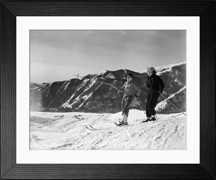 Framed Print : Couple Skiing at Sun Valley Framed Print : Couple Skiing at Sun Valley