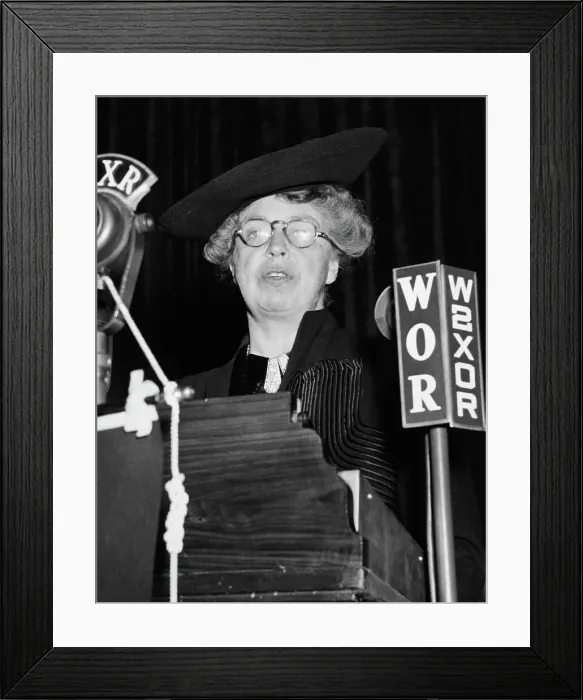Framed Print : Eleanor Roosevelt Speaking At Forum Framed Print : Eleanor Roosevelt Speaking At Forum