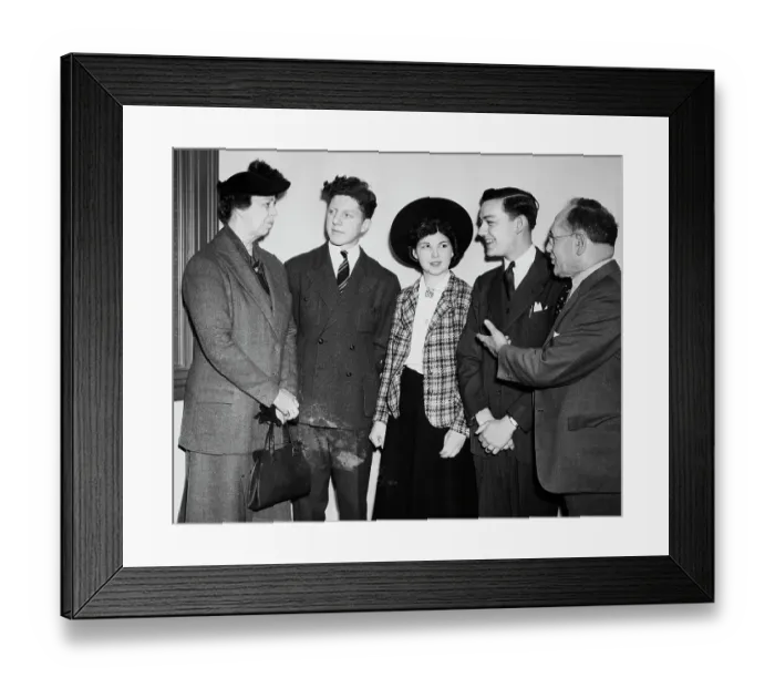 Framed Print : Eleanor Roosevelt With Young People Framed Print : Eleanor Roosevelt With Young People