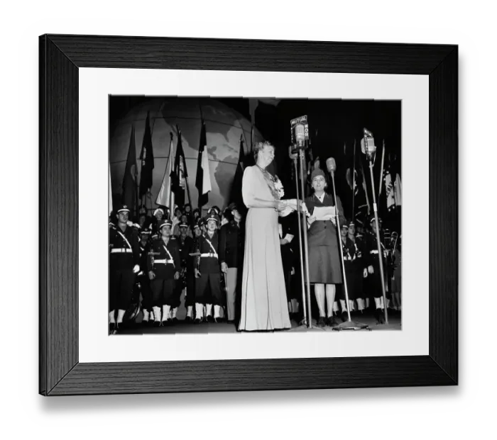 Framed Print : Eleanor Roosevelt On Stage With Soldiers Framed Print : Eleanor Roosevelt On Stage With Soldiers
