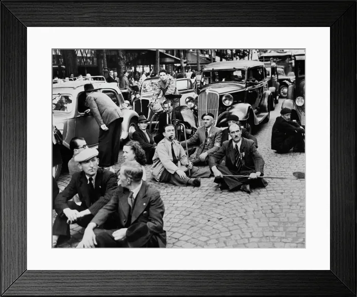 Framed Print : War Veterans Protest In Paris Framed Print : War Veterans Protest In Paris