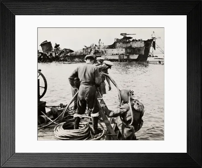 Framed Print : Diver In Tobruk Harbour Framed Print : Diver In Tobruk Harbour