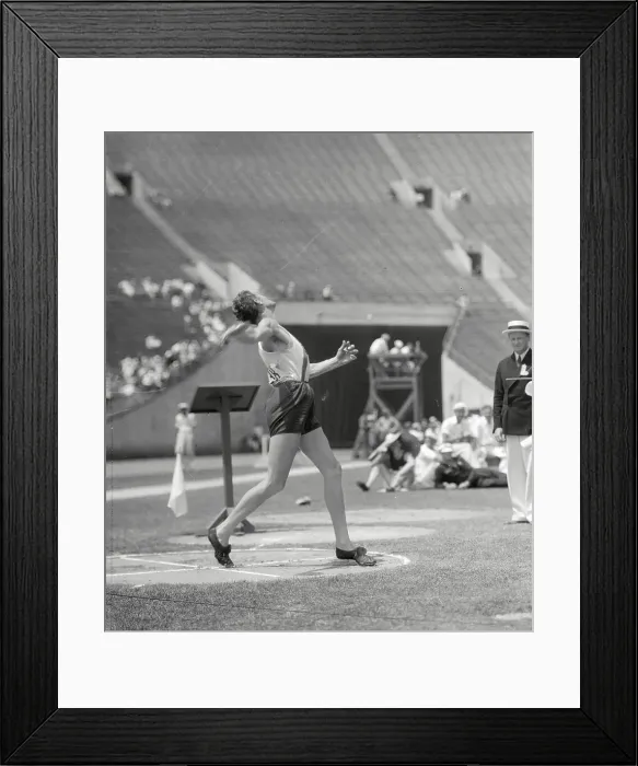 Framed Print : Peter Bacsalmasi in Discus Throwing Action Framed Print : Peter Bacsalmasi in Discus Throwing Action