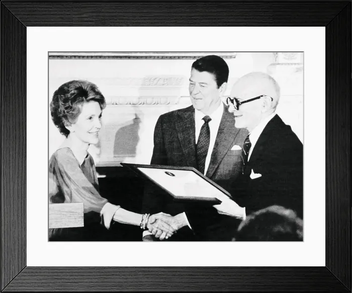 Framed Print : Nancy Reagan and Philip Johnson Shaking Hands Framed Print : Nancy Reagan and Philip Johnson Shaking Hands