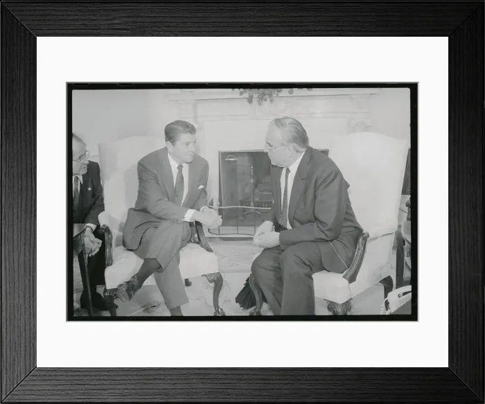 Framed Print : President Reagan Conferring with Helmut Kohl Framed Print : President Reagan Conferring with Helmut Kohl