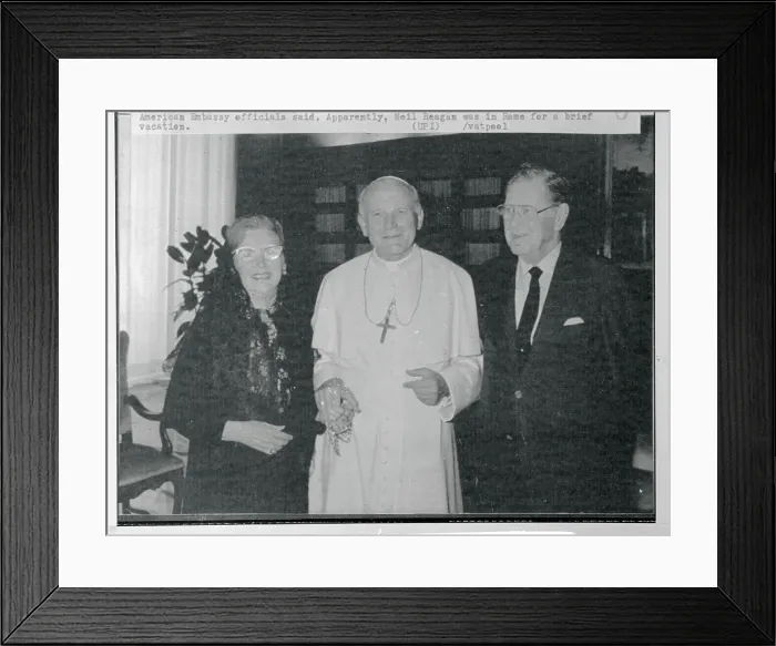 Framed Print : Pope John Paul II with Neil and Bess Reagan Framed Print : Pope John Paul II with Neil and Bess Reagan