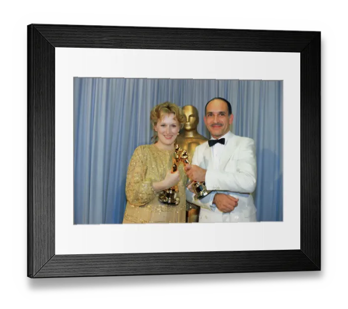 Framed Print : Meryl Streep and Ben Kingsley with Oscars Framed Print : Meryl Streep and Ben Kingsley with Oscars