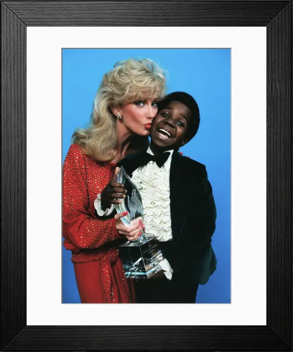Framed Print : Actor Gary Coleman Posing with Award