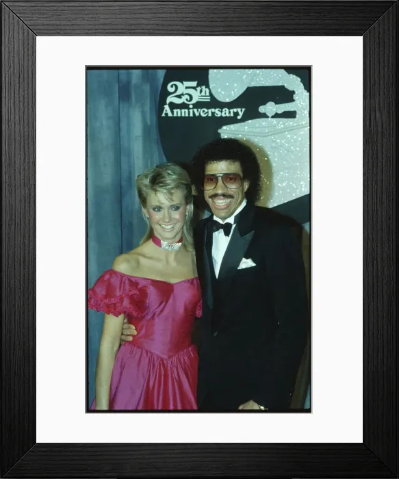 Framed Print : Lionel Ritchie and Olivia Newton John on Stage Framed Print : Lionel Ritchie and Olivia Newton John on Stage