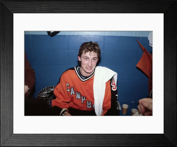 Framed Print : Wayne Gretzky Smiling in Locker Room
