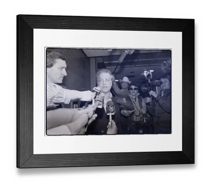 Framed Print : Actor Dreyfuss Talking To Reporters Framed Print : Actor Dreyfuss Talking To Reporters