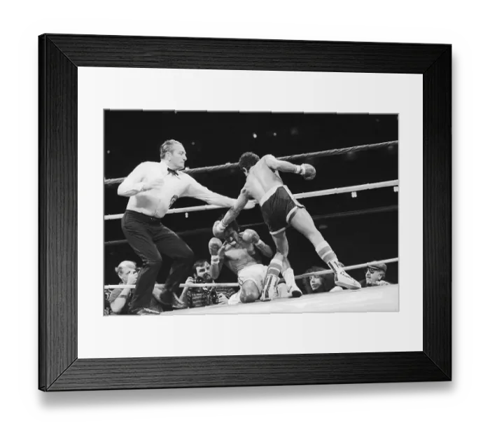 Framed Print : Gomez vs. Pintor for Super Bantamweight Championship of the World in 1982 Framed Print : Gomez vs. Pintor for Super Bantamweight Championship of the World in 1982
