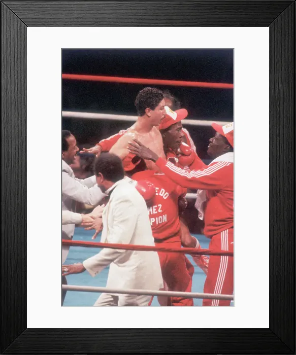 Framed Print : Gomez vs. Pintor for Super Bantamweight Championship of the World in 1982 Framed Print : Gomez vs. Pintor for Super Bantamweight Championship of the World in 1982