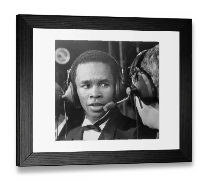 Framed Print : Sugar Ray Leonard & Broadcaster Talking Framed Print : Sugar Ray Leonard & Broadcaster Talking