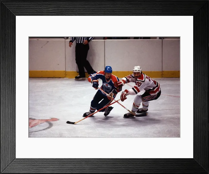 Framed Print : Wayne Gretzky Battling for Puck Control Framed Print : Wayne Gretzky Battling for Puck Control