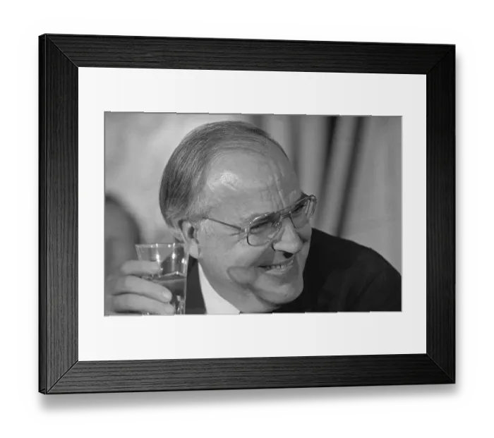 Framed Print : Portrait of Helmut Kohl Framed Print : Portrait of Helmut Kohl