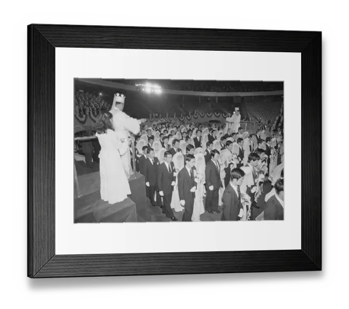 Framed Print : Reverend Moon at Mass Wedding Framed Print : Reverend Moon at Mass Wedding