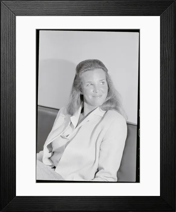 Framed Print : Roxanne Pulitzer Smiling Outside Courtroom Framed Print : Roxanne Pulitzer Smiling Outside Courtroom