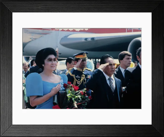 Framed Print : Ferdinand and Imelda Marcos with Crowd at Airport Framed Print : Ferdinand and Imelda Marcos with Crowd at Airport
