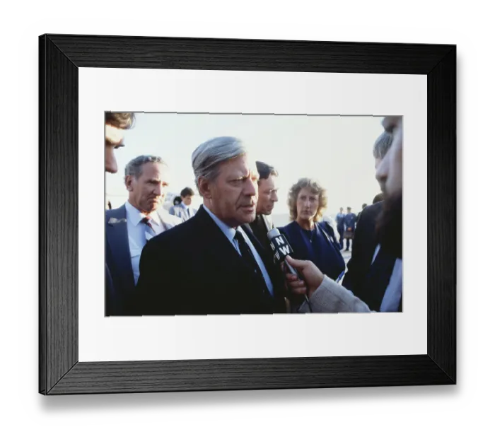 Framed Print : Helmut Schmidt Speaking to Reporter