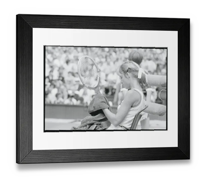 Framed Print : Chris Evert Lloyd Wiping Her Racket Framed Print : Chris Evert Lloyd Wiping Her Racket