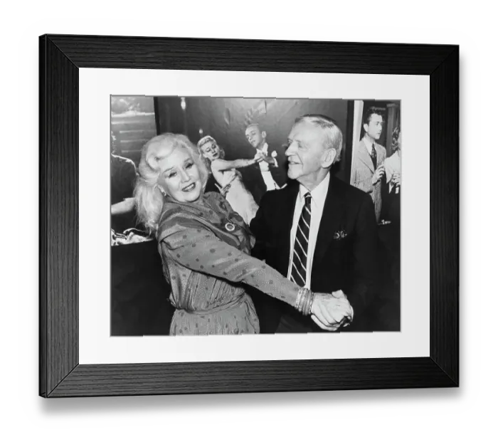 Framed Print : Ginger Rogers and Fred Astaire Dancing at Luncheon Framed Print : Ginger Rogers and Fred Astaire Dancing at Luncheon
